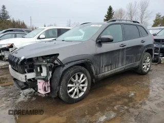 2018 Jeep Cherokee Latitude z VIN 1C4PJMCXXJD585224, wystawiony jako Copart lot #47482395 z przebiegiem 96 966 mil mil oraz Czysty tytuł • Clean title. Historia ofert i sprzedaży dostępna na DreamBid. Obrazek 1.
