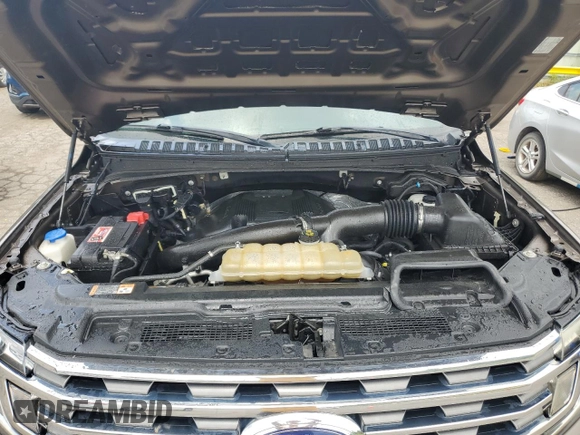 2019 Ford Expedition Max XLT with VIN 1FMJK1JT5KEA59396, listed as a Copart auction lot 61292165 with 121,800 mi miles and Clean title. Bid and sale history available at DreamBid. Image 12.