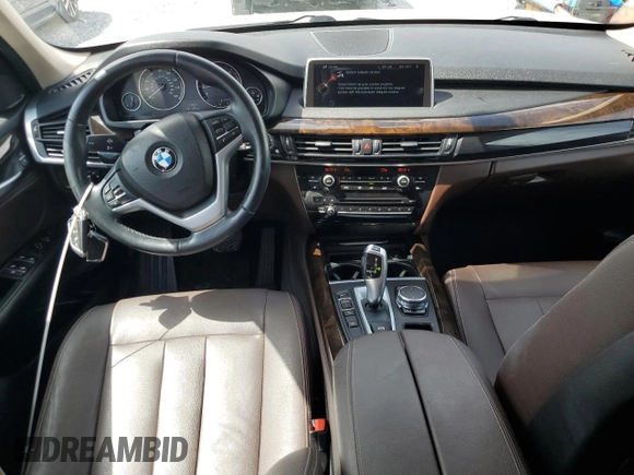 2015 BMW X5 xDrive35i z VIN 5UXKR0C58F0P03231, wystawiony jako Copart lot #60964305 z przebiegiem 71 419 mil mil oraz Szkoda całkowita • Salvage title. Historia ofert i sprzedaży dostępna na DreamBid. Obrazek 8.