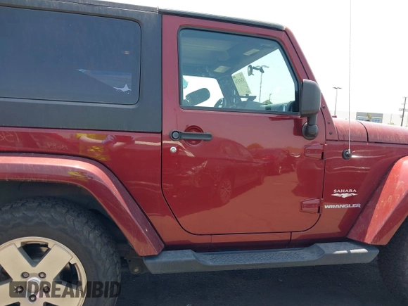 2010 Jeep Wrangler Sahara z VIN 1J4AA5D14AL125062, wystawiony jako IAAI lot #42418736 z przebiegiem 90 839 mil mil oraz . Historia ofert i sprzedaży dostępna na DreamBid. Obrazek 14.