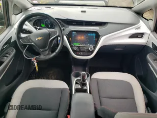 2020 Chevrolet Bolt EV LT z VIN 1G1FY6S0XL4104973, wystawiony jako Copart lot #64164424 z przebiegiem 77 341 mil mil oraz Szkody całkowita. Historia ofert i sprzedaży dostępna na DreamBid. Obrazek 8.