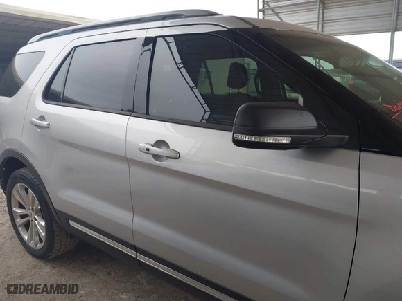 2019 Ford Explorer XLT with VIN 1FM5K7D86KGB38219, listed as a IAAI auction lot 41649954 with 65,997 mi miles. Bid and sale history available at carsss.com. Image 14.