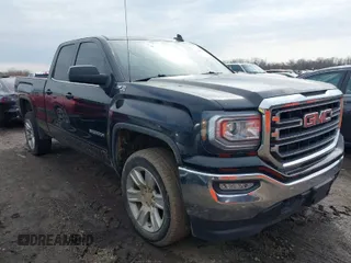2019 GMC Sierra 1500 SLE z VIN 2GTV2MEC2K1131321, wystawiony jako IAAI lot #41660395 z przebiegiem 37 589 mil mil oraz . Historia ofert i sprzedaży dostępna na DreamBid. Obrazek 1.