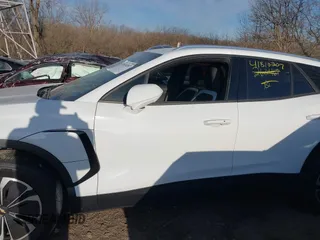 2024 Chevrolet Blazer EV eAWD LT z VIN 3GNKDBRJXRS260469, wystawiony jako IAAI lot #41810207 z przebiegiem 5356 mil mil oraz . Historia ofert i sprzedaży dostępna na DreamBid. Obrazek 14.