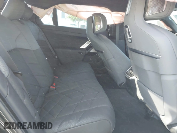 2023 BMW i7 xDrive60 z VIN WBY53EJ05PCN86100, wystawiony jako IAAI lot #40845180 z przebiegiem 4 231 mil mil oraz . Historia ofert i sprzedaży dostępna na DreamBid. Obrazek 8.