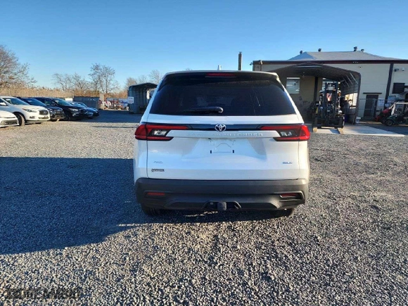 2024 Toyota Grand Highlander XLE with VIN 5TDAAAB52RS009597, listed as a Copart auction lot 53631745 with 12,247 mi miles and Salvage Title. Bid and sale history available at carsss.com. Image 6.