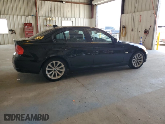 2011 BMW 3 Series 328i z VIN WBAPH7C52BE850089, wystawiony jako Copart lot #60045065 z przebiegiem Nie podano mil oraz Szkoda całkowita • Salvage title. Historia ofert i sprzedaży dostępna na DreamBid. Obrazek 3.