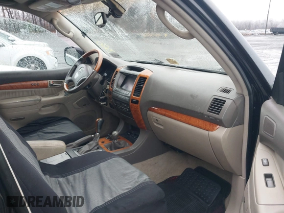 2003 Lexus GX 470 with VIN JTJBT20X930022217, listed as a IAAI auction lot 41527764 with 272,472 mi miles. Bid and sale history available at carsss.com. Image 5.