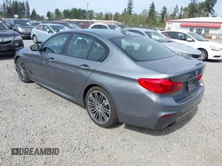 2018 BMW 5 Series 540i z VIN WBAJE5C54JG917877, wystawiony jako IAAI lot #42235433 z przebiegiem 103 375 mil mil oraz . Historia ofert i sprzedaży dostępna na DreamBid. Obrazek 3.