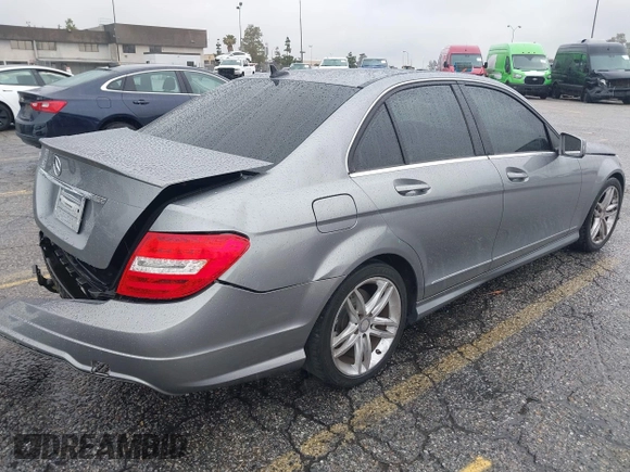 2014 Mercedes-Benz C 250 Sport с VIN WDDGF4HBXEG253583, выставлен на аукционе IAAI как лот 42189407 с пробегом 134 896 миль миль и . История ставок и продаж доступна на DreamBid. Изображение 4.
