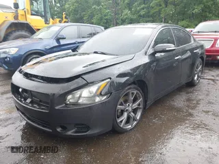 2014 Nissan Maxima SV z VIN 1N4AA5AP5EC910054, wystawiony jako IAAI lot #42251371 z przebiegiem 208 413 mil mil oraz . Historia ofert i sprzedaży dostępna na DreamBid. Obrazek 2.