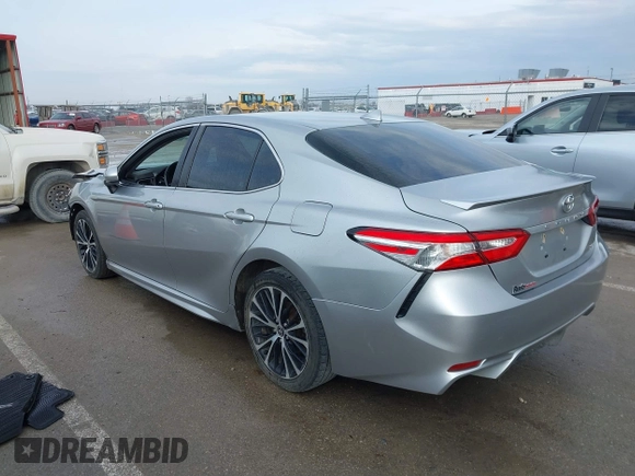 2020 Toyota Camry SE with VIN 4T1G11AK0LU978895, listed as a IAAI auction lot 41686039 with 106,413 mi miles. Bid and sale history available at carsss.com. Image 3.