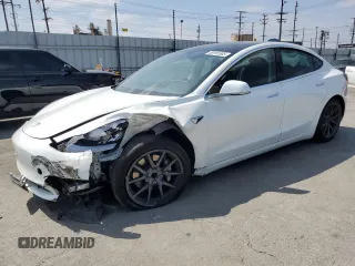 2020 Tesla Model 3 Standard Range Plus z VIN 5YJ3E1EA8LF612264, wystawiony jako Copart lot #56191505 z przebiegiem 111 228 mil mil oraz Szkoda całkowita • Salvage title. Historia ofert i sprzedaży dostępna na DreamBid. Obrazek 1.