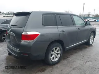 2011 Toyota Highlander z VIN 5TDBK3EHXBS080409, wystawiony jako IAAI lot #41509905 z przebiegiem 201 620 mil mil oraz . Historia ofert i sprzedaży dostępna na DreamBid. Obrazek 4.