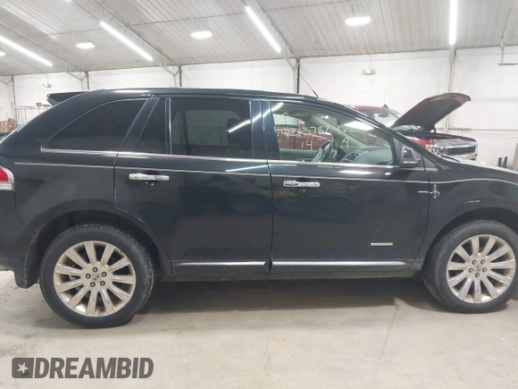 2014 Lincoln MKX with VIN 2LMDJ8JK4EBL16245, listed as a IAAI auction lot 42137824 with 184,479 mi miles. Bid and sale history available at carsss.com. Image 13.