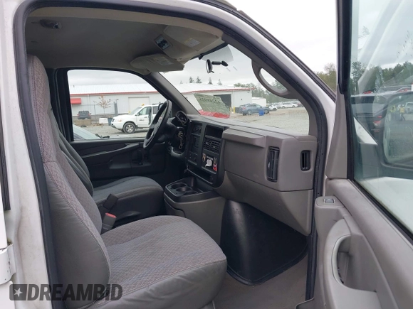 2007 Chevrolet Express Passenger z VIN 1GAHG39U671193189, wystawiony jako IAAI lot #42245925 z przebiegiem 234 555 mil mil oraz . Historia ofert i sprzedaży dostępna na DreamBid. Obrazek 5.