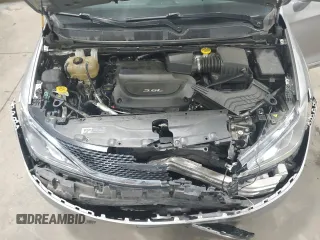 2017 Chrysler Pacifica Limited z VIN 2C4RC1GG6HR753623, wystawiony jako Copart lot #56706795 z przebiegiem 94 331 mil mil oraz Szkoda całkowita • Salvage title. Historia ofert i sprzedaży dostępna na DreamBid. Obrazek 12.