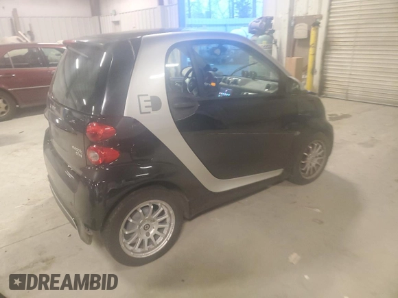 2013 Smart fortwo Passion z VIN WMEEJ9AAXDK673744, wystawiony jako Copart lot #41709255 z przebiegiem Nie podano mil oraz Tytuł czysty. Historia ofert i sprzedaży dostępna na DreamBid. Obrazek 3.
