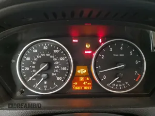 2013 BMW X5 xDrive35i z VIN 5UXZV4C5XD0B23352, wystawiony jako Copart lot #57481655 z przebiegiem 126 891 mil mil oraz Szkody całkowita. Historia ofert i sprzedaży dostępna na DreamBid. Obrazek 9.