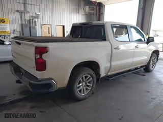 2019 Chevrolet Silverado 1500 LT with VIN 3GCUYDED1KG120689, listed as a IAAI auction lot 39880413 with 135 mi miles. Bid and sale history available at carsss.com. Image 4.
