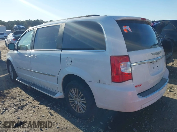2015 Chrysler Town & Country Touring L z VIN 2C4RC1CG5FR728019, wystawiony jako IAAI lot #41848508 z przebiegiem 118 612 mil mil oraz . Historia ofert i sprzedaży dostępna na DreamBid. Obrazek 3.