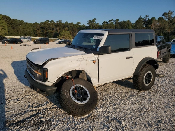 2023 Ford Bronco z VIN 1FMDE5CP6PLB70070, wystawiony jako Copart lot #73353684 z przebiegiem 6 810 mil mil oraz Czysty tytuł • Clean title. Historia ofert i sprzedaży dostępna na DreamBid. Obrazek 1.