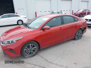 2022 Kia Forte LXS z VIN 3KPF24AD2NE468128, wystawiony jako IAAI lot #41939344 z przebiegiem 13 305 mil mil oraz . Historia ofert i sprzedaży dostępna na DreamBid. Obrazek 2.
