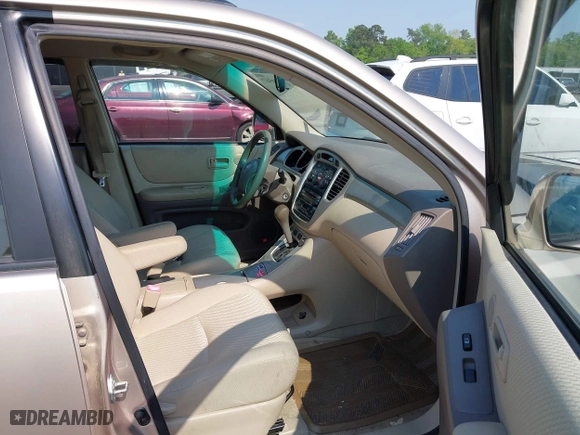 2006 Toyota Highlander with VIN JTEGP21A260095615, listed as a IAAI auction lot 41979567 with 122,904 mi miles. Bid and sale history available at carsss.com. Image 5.