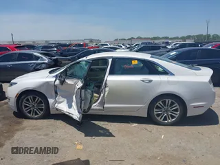 2013 Lincoln MKZ z VIN 3LN6L2G90DR824857, wystawiony jako IAAI lot #42229016 z przebiegiem Nie podano mil oraz . Historia ofert i sprzedaży dostępna na DreamBid. Obrazek 14.