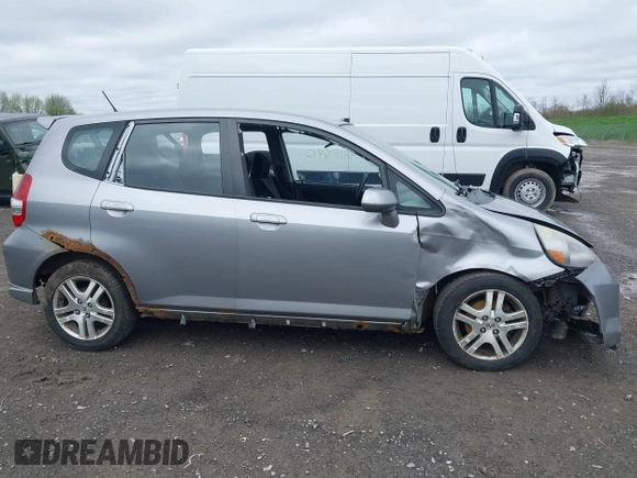 2007 Honda Fit Sport z VIN JHMGD38687S017199, wystawiony jako IAAI lot #42156912 z przebiegiem 194 685 mil mil oraz . Historia ofert i sprzedaży dostępna na DreamBid. Obrazek 14.