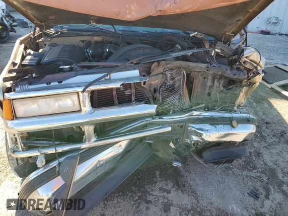 1999 Chevrolet Suburban with VIN 1GNEC16R3XJ361999, listed as a Copart auction lot 43175695 with 0 mi miles and Non Repairable. Bid and sale history available at carsss.com. Image 11.