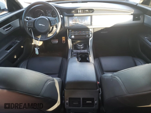 2019 Jaguar XF 25t Premium with VIN SAJBD4FX4KCY78817, listed as a Copart auction lot 38881404 with 87,006 mi miles. Bid and sale history available at carsss.com. Image 8.