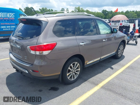 2014 Nissan Pathfinder SV z VIN 5N1AR2MMXEC639636, wystawiony jako IAAI lot #42475668 z przebiegiem 184 578 mil mil oraz . Historia ofert i sprzedaży dostępna na DreamBid. Obrazek 4.