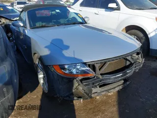 2003 BMW Z4 3.0i z VIN 4USBT53463LU04915, wystawiony jako IAAI lot #41675402 z przebiegiem 69 036 mil mil oraz . Historia ofert i sprzedaży dostępna na DreamBid. Obrazek 1.