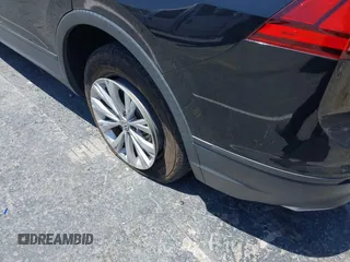 2019 Volkswagen Tiguan S с VIN 3VV1B7AX0KM027381, выставлен на аукционе IAAI как лот 42332275 с пробегом 48 632 миль миль и . История ставок и продаж доступна на DreamBid. Изображение 17.