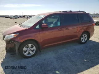 2017 Toyota Sienna LE Auto Access Seat с VIN 5TDKZ3DC9HS879429, выставлен на аукционе Copart как лот 58026905 с пробегом 121 659 миль миль и Списание • Salvage title. История ставок и продаж доступна на DreamBid. Изображение 1.