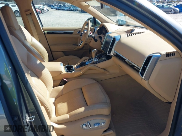 2017 Porsche Cayenne S z VIN WP1AB2A27HLA53653, wystawiony jako IAAI lot #41439419 z przebiegiem 100 740 mil mil oraz . Historia ofert i sprzedaży dostępna na DreamBid. Obrazek 5.