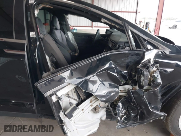 2017 Tesla Model X 90D z VIN 5YJXCAE21HF041207, wystawiony jako IAAI lot #41766065 z przebiegiem Nie podano mil oraz . Historia ofert i sprzedaży dostępna na DreamBid. Obrazek 6.