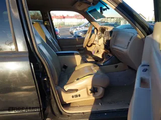 2000 Ford Explorer Eddie Bauer с VIN 1FMZU64E0YZB37690, выставлен на аукционе IAAI как лот 41588446 с пробегом 184 471 миль миль и . История ставок и продаж доступна на DreamBid. Изображение 5.