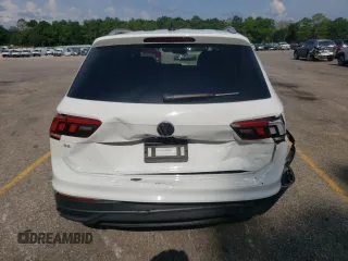2022 Volkswagen Tiguan SE z VIN 3VV3B7AX9NM177342, wystawiony jako Copart lot #62264715 z przebiegiem 35 413 mil mil oraz Szkoda całkowita • Salvage title. Historia ofert i sprzedaży dostępna na DreamBid. Obrazek 6.