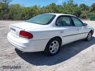 1998 Oldsmobile Intrigue GL with VIN 1G3WS52K0WF337239, listed as a IAAI auction lot 41843397 with 130,301 mi miles. Bid and sale history available at carsss.com. Image 4.
