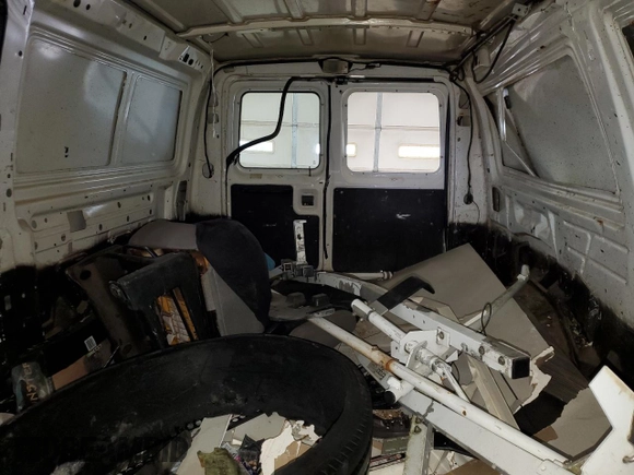 2007 Ford Econoline Cargo Commercial with VIN 1FTNE24LX7DA39592, listed as a Copart auction lot 43045895 with 133,537 mi miles and Salvage title. Bid and sale history available at DreamBid. Image 10.