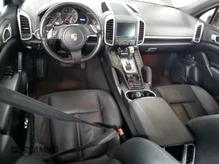 2012 Porsche Cayenne z VIN WP1AA2A25CLA00106, wystawiony jako Copart lot #60479845 z przebiegiem 184 630 mil mil oraz Czysty tytuł • Clean title. Historia ofert i sprzedaży dostępna na DreamBid. Obrazek 8.