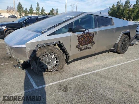 2024 Tesla Cybertruck z VIN 7G2CEHED8RA014228, wystawiony jako Copart lot #49007345 z przebiegiem 10 050 mil mil oraz Szkody całkowita. Historia ofert i sprzedaży dostępna na DreamBid. Obrazek 1.