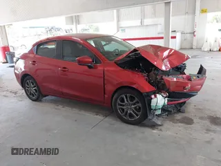 2019 Toyota Yaris L z VIN 3MYDLBYVXKY524593, wystawiony jako IAAI lot #42301508 z przebiegiem 45 596 mil mil oraz . Historia ofert i sprzedaży dostępna na DreamBid. Obrazek 1.