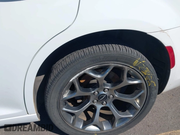 2018 Chrysler 300 Touring with VIN 2C3CCAAG9JH320506, listed as a IAAI auction lot 41473791 with Not Provided miles. Bid and sale history available at carsss.com. Image 18.