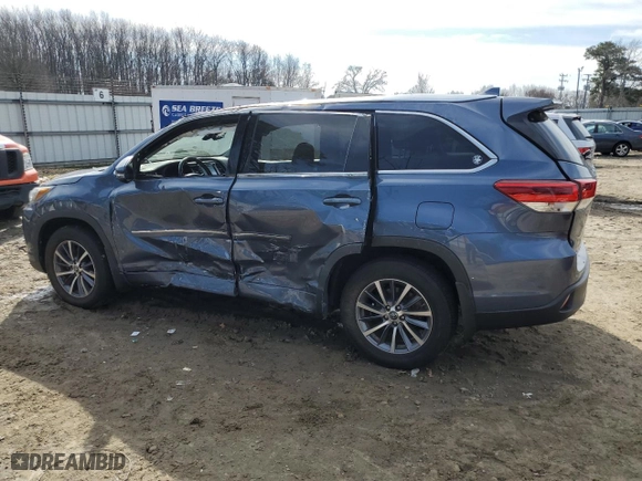 2017 Toyota Highlander XLE with VIN 5TDJZRFH1HS393351, listed as a Copart auction lot 46149615 with 68,985 mi miles and Salvage Title. Bid and sale history available at carsss.com. Image 2.
