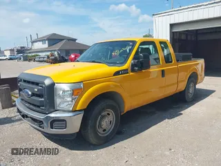 2015 Ford F-250 XLT z VIN 1FT7X2A68FEB98170, wystawiony jako IAAI lot #42524870 z przebiegiem 178 474 mil mil oraz . Historia ofert i sprzedaży dostępna na DreamBid. Obrazek 2.