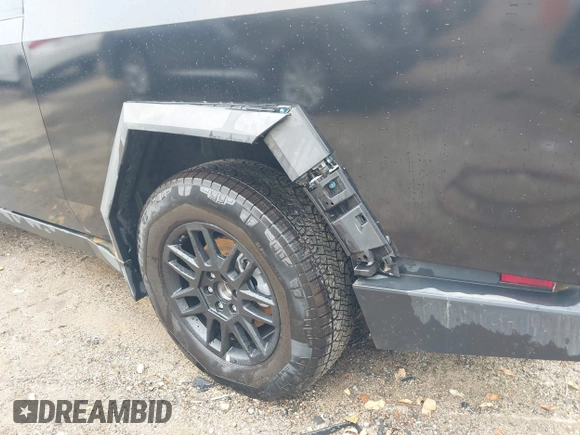 2024 Tesla Cybertruck с VIN 7G2CEHED6RA048460, выставлен на аукционе IAAI как лот 42433721 с пробегом 8 019 миль миль и . История ставок и продаж доступна на DreamBid. Изображение 20.