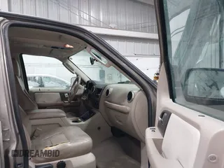 2003 Ford Expedition Special Service with VIN 1FMPU15L43LC37911, listed as a IAAI auction lot 41220050 with 221,976 mi miles. Bid and sale history available at carsss.com. Image 5.